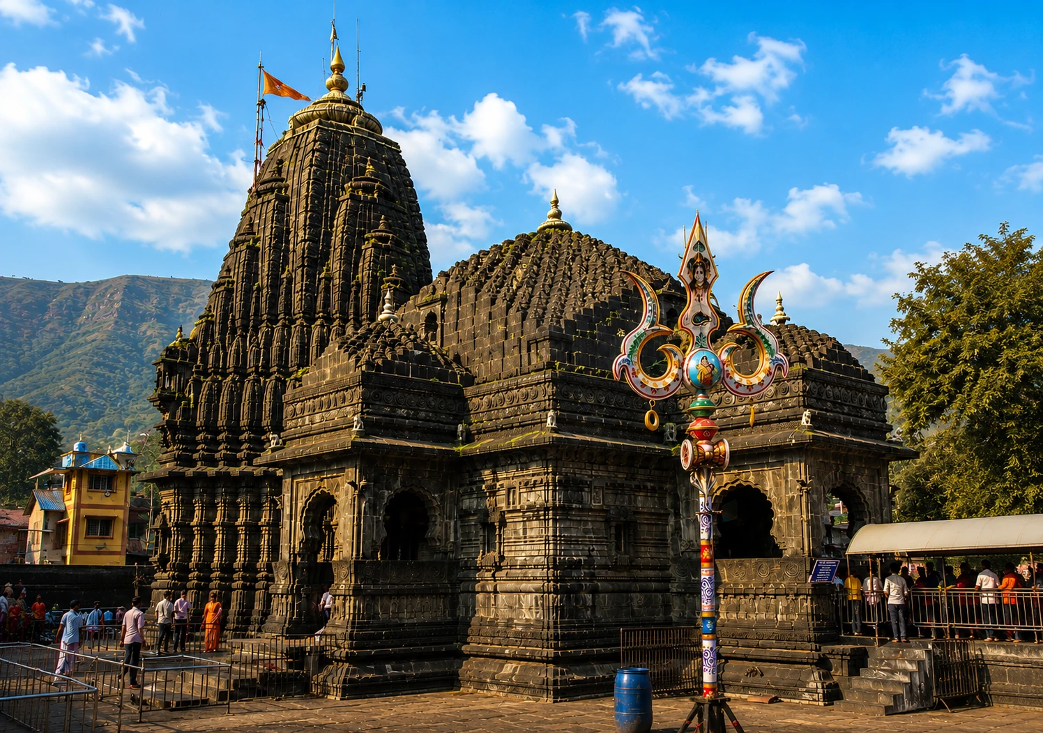 त्र्यंबकेश्वर ज्योतिर्लिंग मंदिराचे मुख्य प्रवेशद्वार