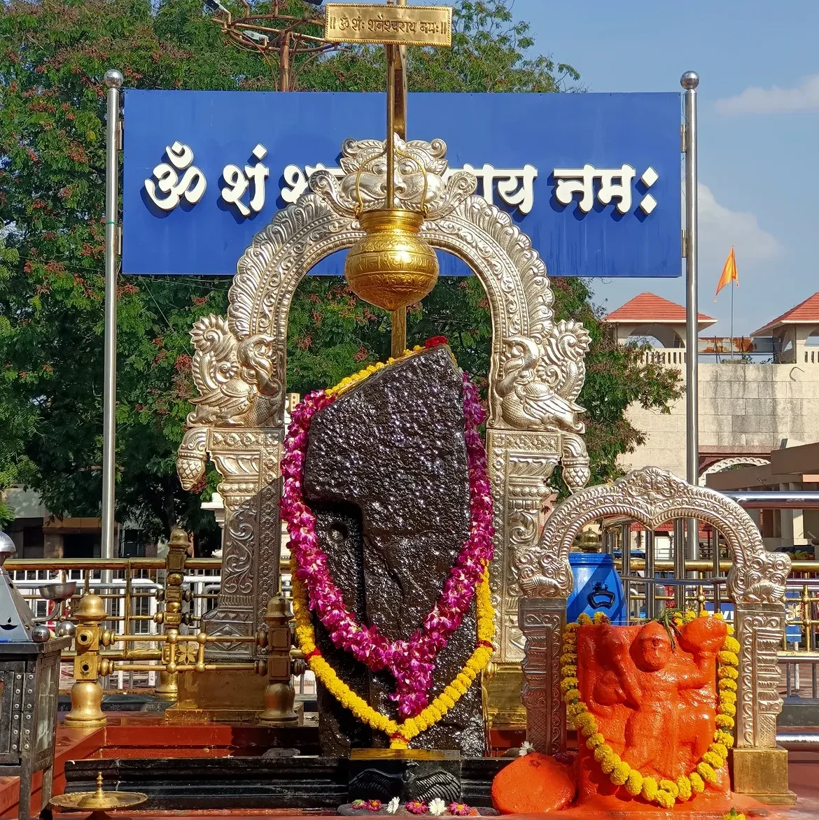 शनि शिंगणापूर शनिदेव मंदिर आणि आध्यात्मिक यात्रा