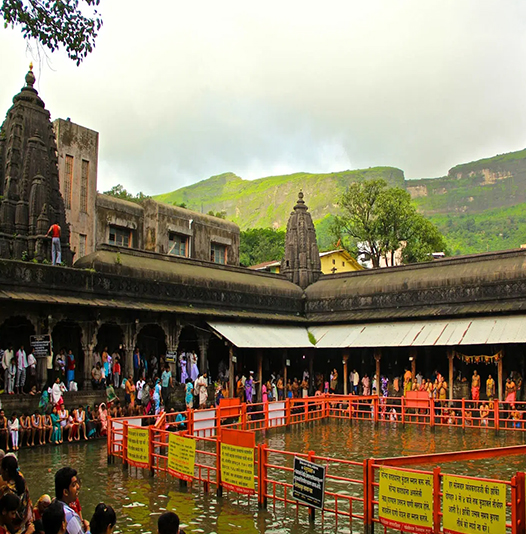 नाशिक कुंभ श्रद्धाळू आणि घाट
